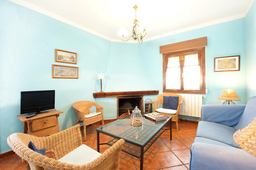 Apartamentos El Pajar Del Abuelo Пералехос-де-лас-Тручас Номер фото