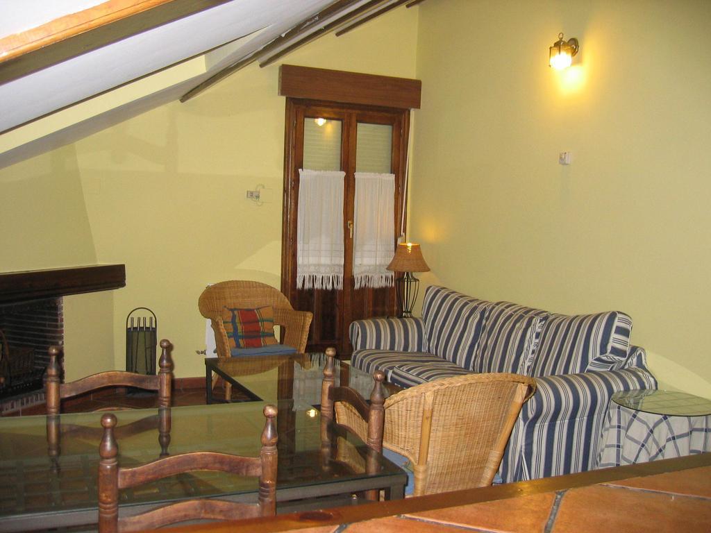 Apartamentos El Pajar Del Abuelo Пералехос-де-лас-Тручас Номер фото